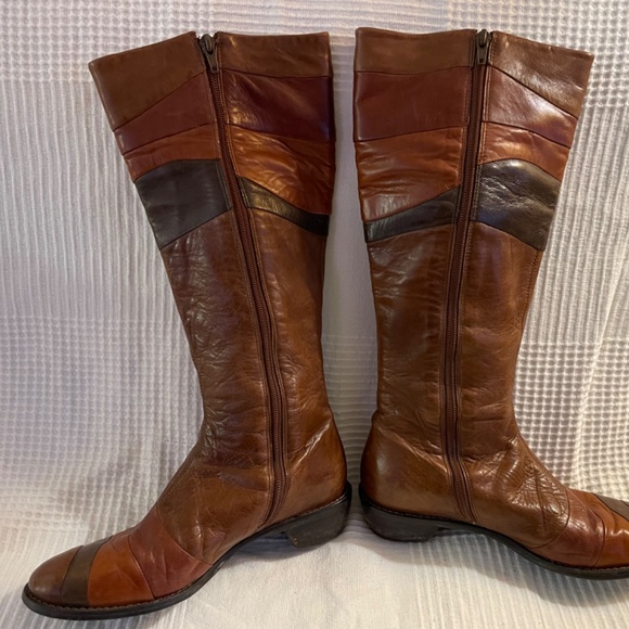 Fun boots by Everybody - Picture 2 of 4